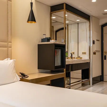 Hotel Madalena By The Beautique 4*